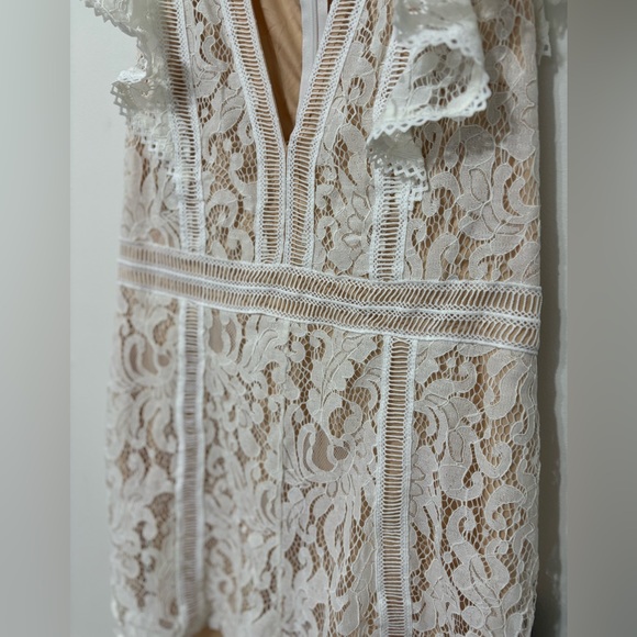 🤍 NWT Lulus All The Attraction White Lace Ruffled Romper 🤍 - Picture 5 of 7